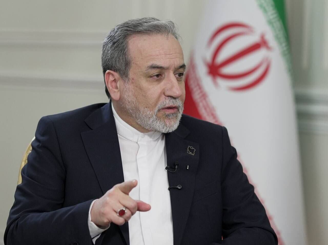 عراقچی: انتشار اخبار جعلی، مردم آمریکا را از سونامی اقتصادی نجات نخواهد داد
