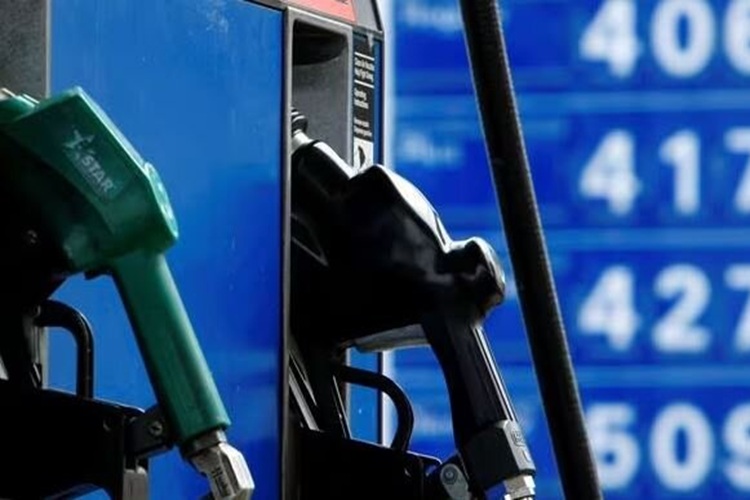 دردسر جدید برای آمریکا؛ افزایش قیمت بنزین پس از حمله به ایران