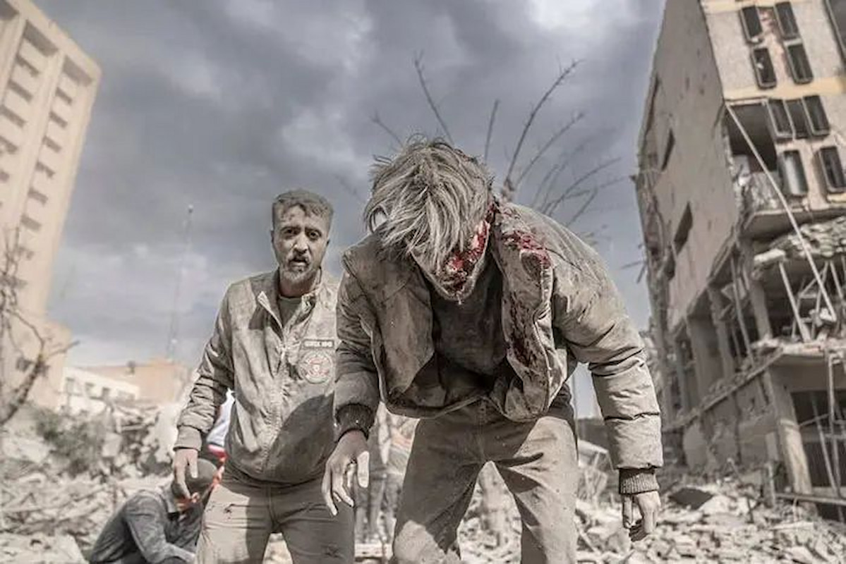 چشم‌ها خیره به آسمان