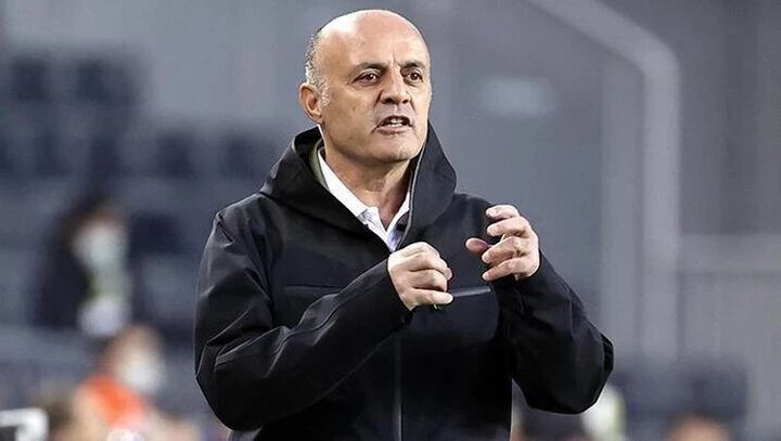 مربی باشگاه استقلال وارد تهران شد