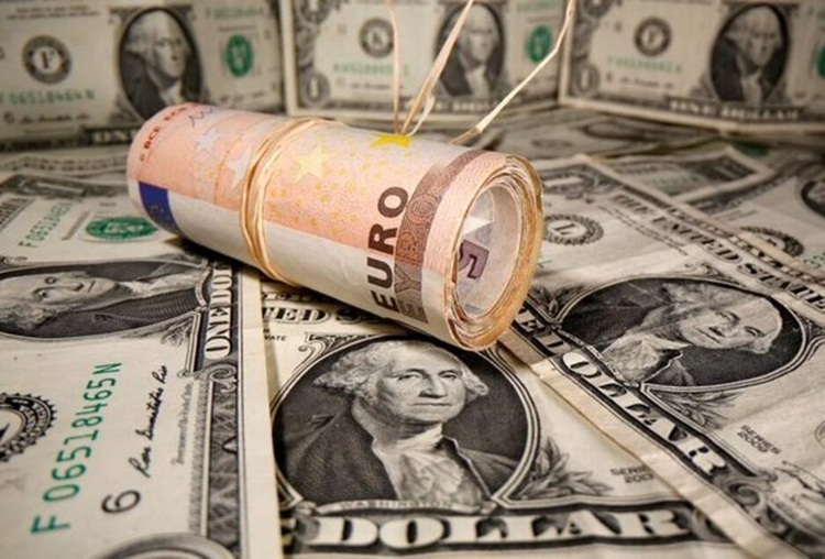 صعود قیمت دلار در بازار ارز تجاری؛ یورو حواله چند؟