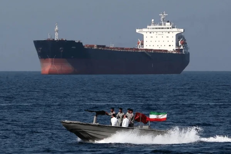 واریز اولین درآمد از عوارض تنگه هرمز به حساب بانک مرکزی