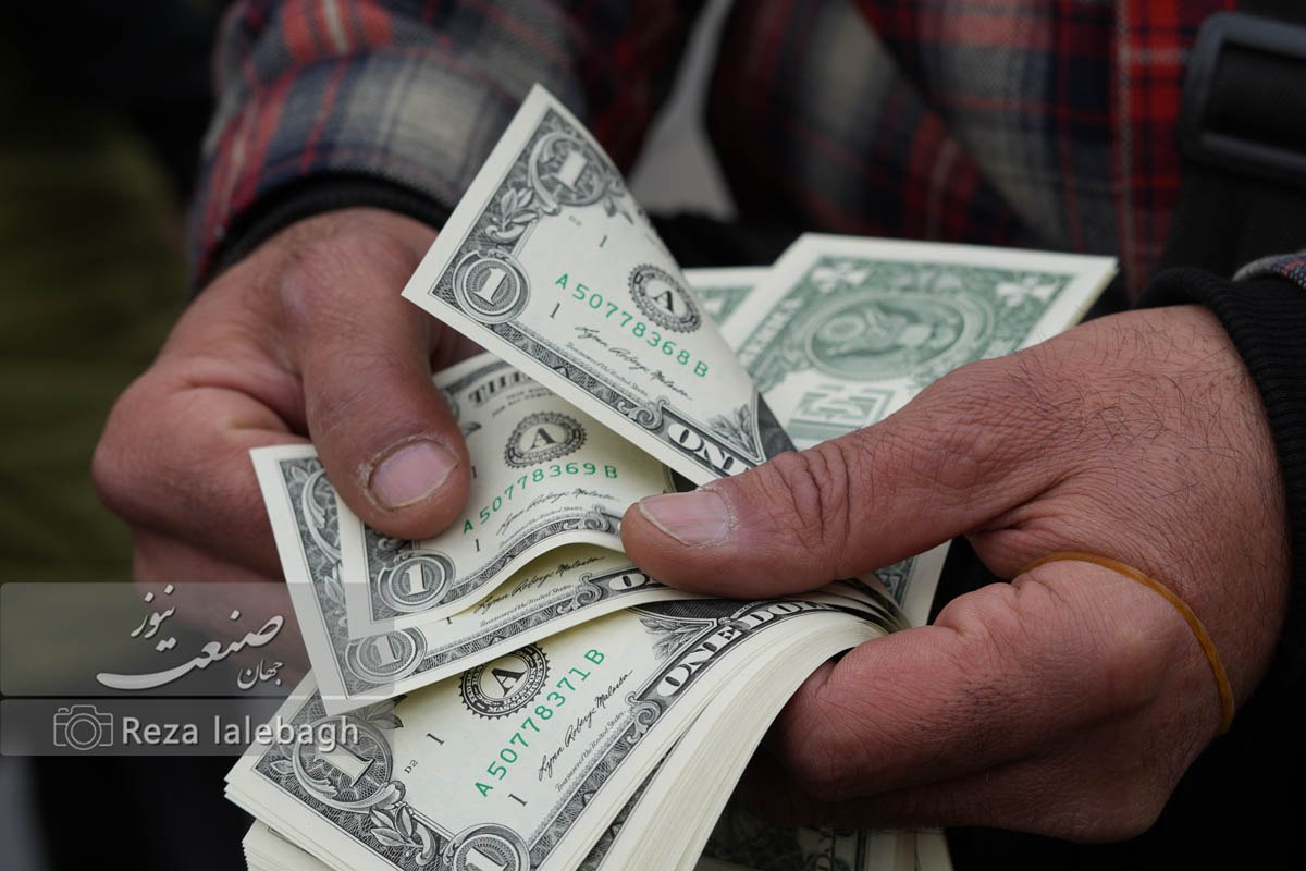 قیمت دلار آزاد در بازار (۱۷ فروردین)؛ نرخ یورو تغییری کرد؟