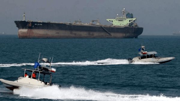 هدف قرار گرفتن ۳کشتی در آب‌های نزدیک ایران