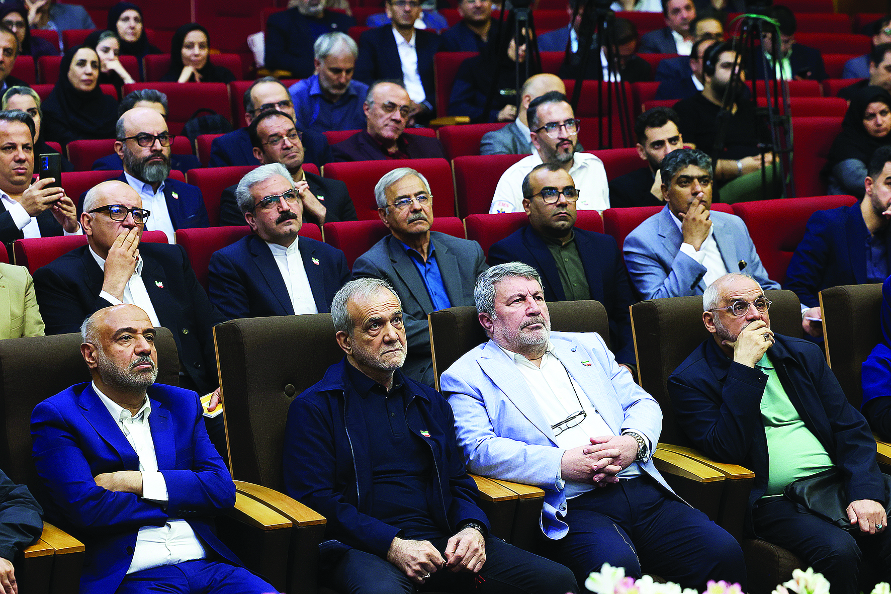 اذعان به گرانی، تاکید بر دیپلماسی