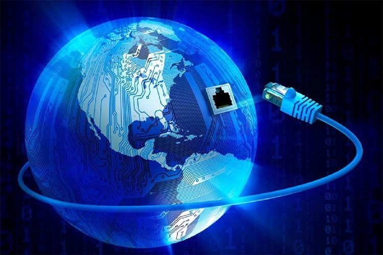 هاشمی: در تلاش برای برای برقراری اینترنت بین‌الملل در اسرع وقت هستیم