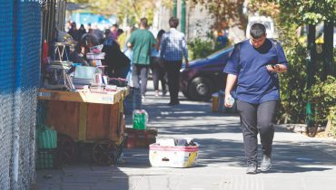 بازار در چنبره گرانی