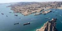 بلومبرگ: شرکت‌های کشتیرانی در اعزام کشتی به تنگه هرمز محتاط هستند
