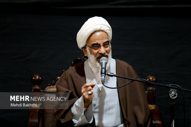 حاجی صادقی: تنگه هرمز را باید تنگه تنگسیری نامید