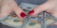 درآمد کاشت ناخن چقدر است و چگونه شروع کنیم؟ درآمد کاشت ناخن چقدر است و چگونه شروع کنیم؟