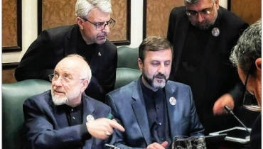 دوراهی جنگ و صلح