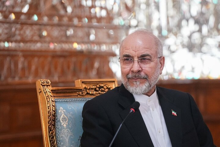 قالیباف: در حال عقب نشاندن دشمن در یک جنگ بزرگ و تاریخ‌ساز هستیم