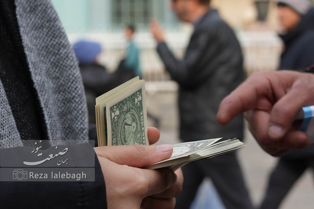 نرخ جدید ارزهای مبادله‌ای؛ دلار گران شد، یورو ثابت ماند