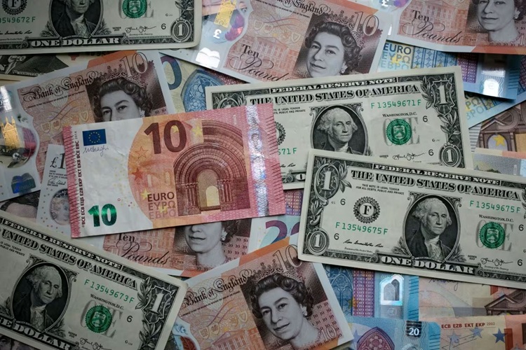 نرخ یورو و پوند در بازار آزاد؛ قیمت دلار به کف رسید؟