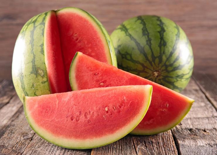 یک اشتباه رایج در خوردن هندوانه