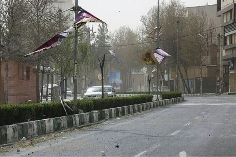 توصیه‌های پلیس درباره ورزش باد و طوفان در تهران/ در محل‌های ناامن توقف نکنید