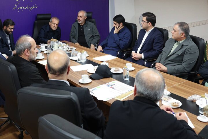 پزشکیان: التهاب قیمتی را نمی‌پذیریم / دستور فعال‌سازی مسیرهای جایگزین واردات صادر شد