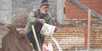 از دستفروشی و کولبری تا مرگ در غربت