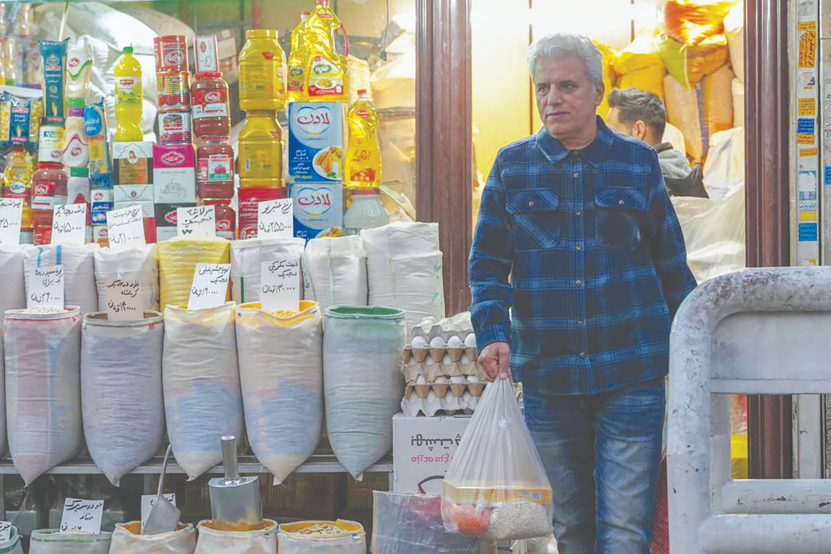 بازار در بیم و امید