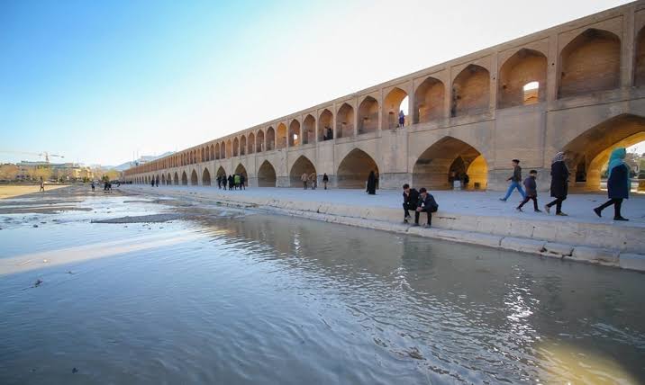جریان آب زاینده رود قطع نمی‌شود