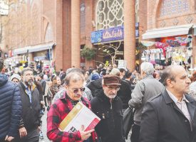 زندگی در برزخ جنگ و دیپلماسی زندگی در برزخ جنگ و دیپلماسی