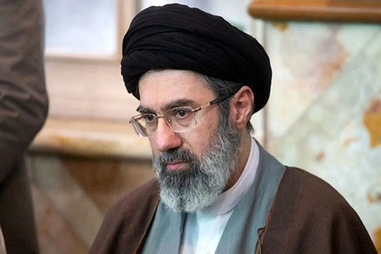 حضور آیت‌الله سیدمجتبی خامنه‌ای در تشییع؛ پاسخ به گمانه‌زنی‌ها