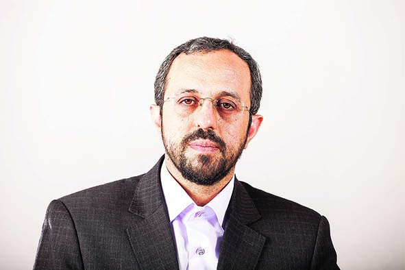 تخصص‌تان تفسیر به رای نظرات رهبری مطابق سلایق خودتان است