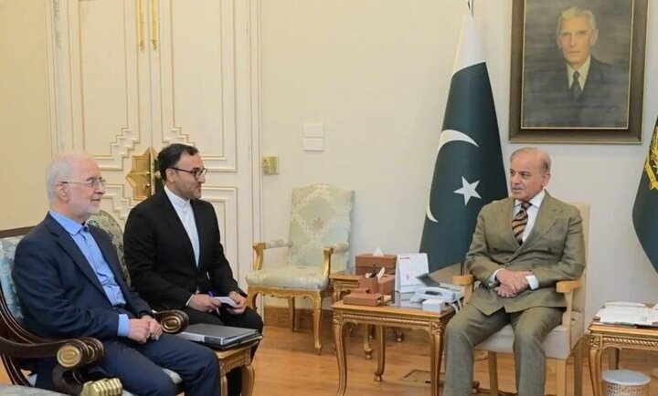 دیدار «مومنی» با نخست‌وزیر پاکستان در اسلام‌آباد