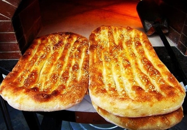 قیمت نان در شمال تهران گران‌تر شد؛ بربری و سنگک آزادپز شدند