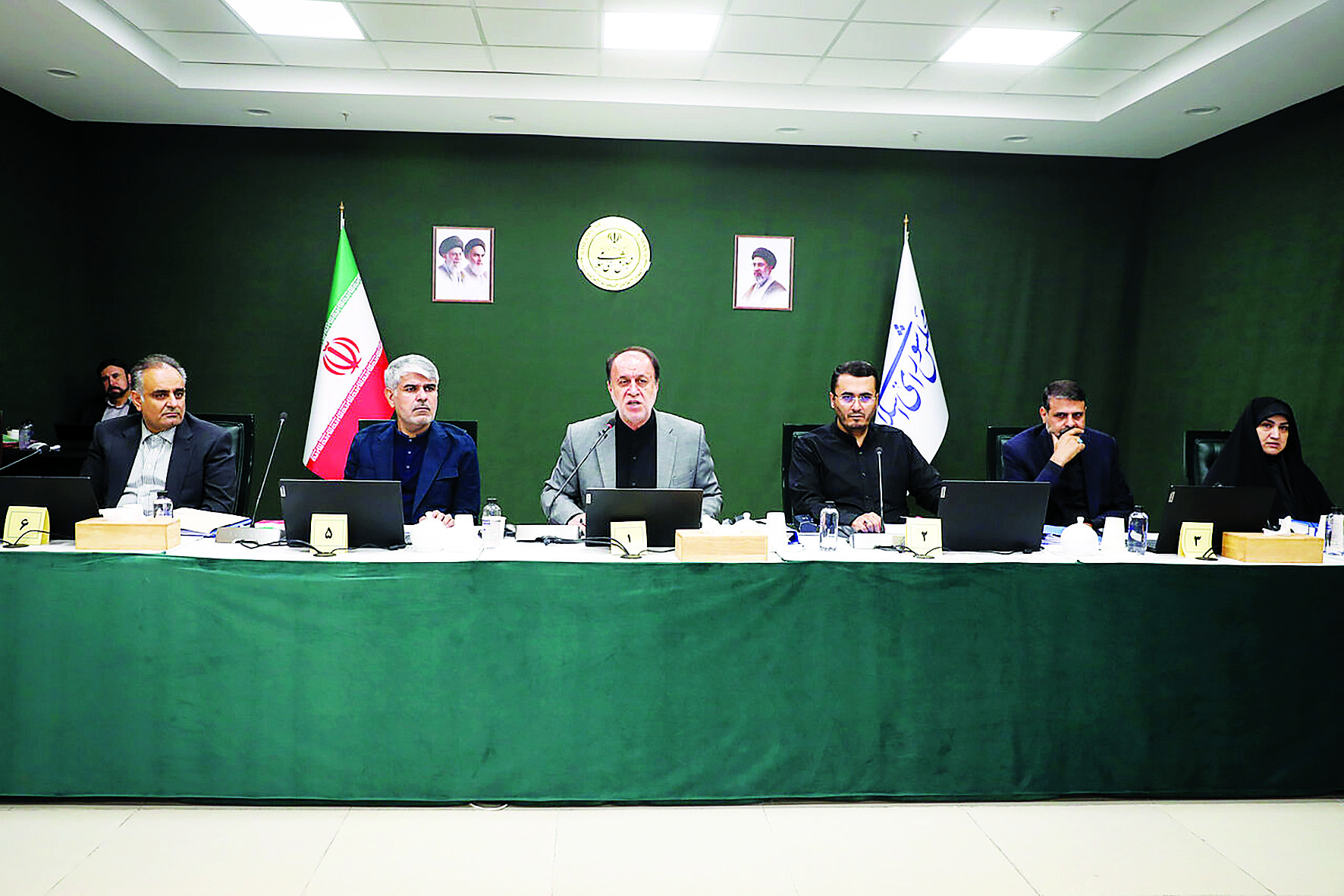 ادامه نارضایتی نمایندگان از عملکرد تیم اقتصادی دولت