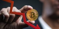 سقوط ۵۰ درصدی بیت‌کوین؛ زمان خرید رمزارزها رسیده؟